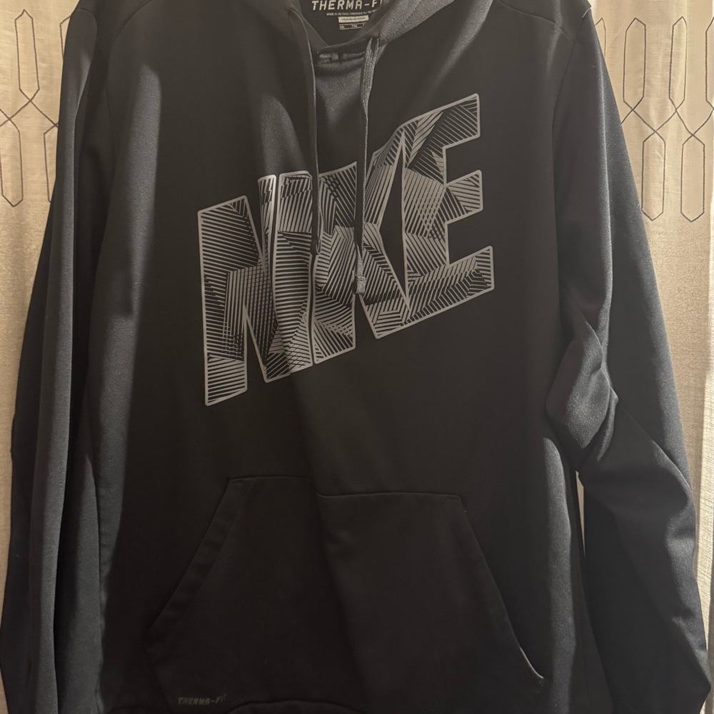 Nike Men’s Black Therma-fit Hoodie with NIKE logo